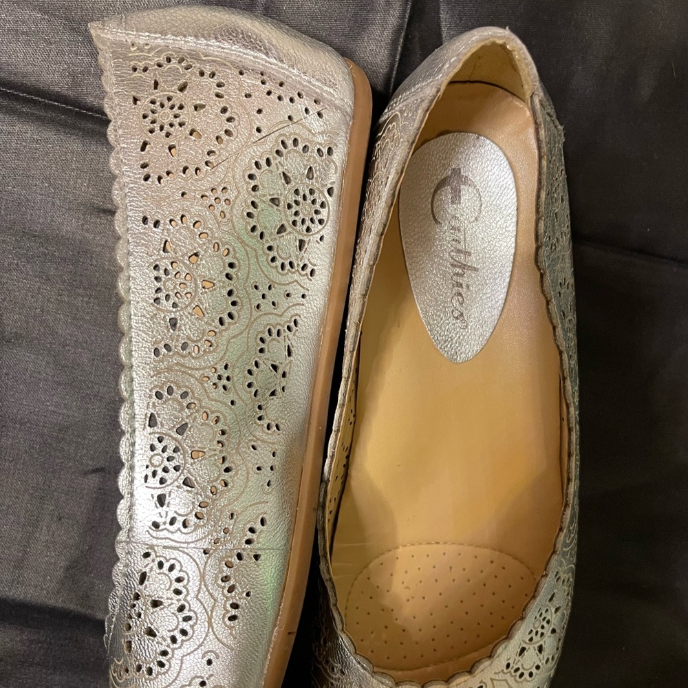 Earthies Adult Women’s Bindi Metallic Leather ballet flats size 8.5